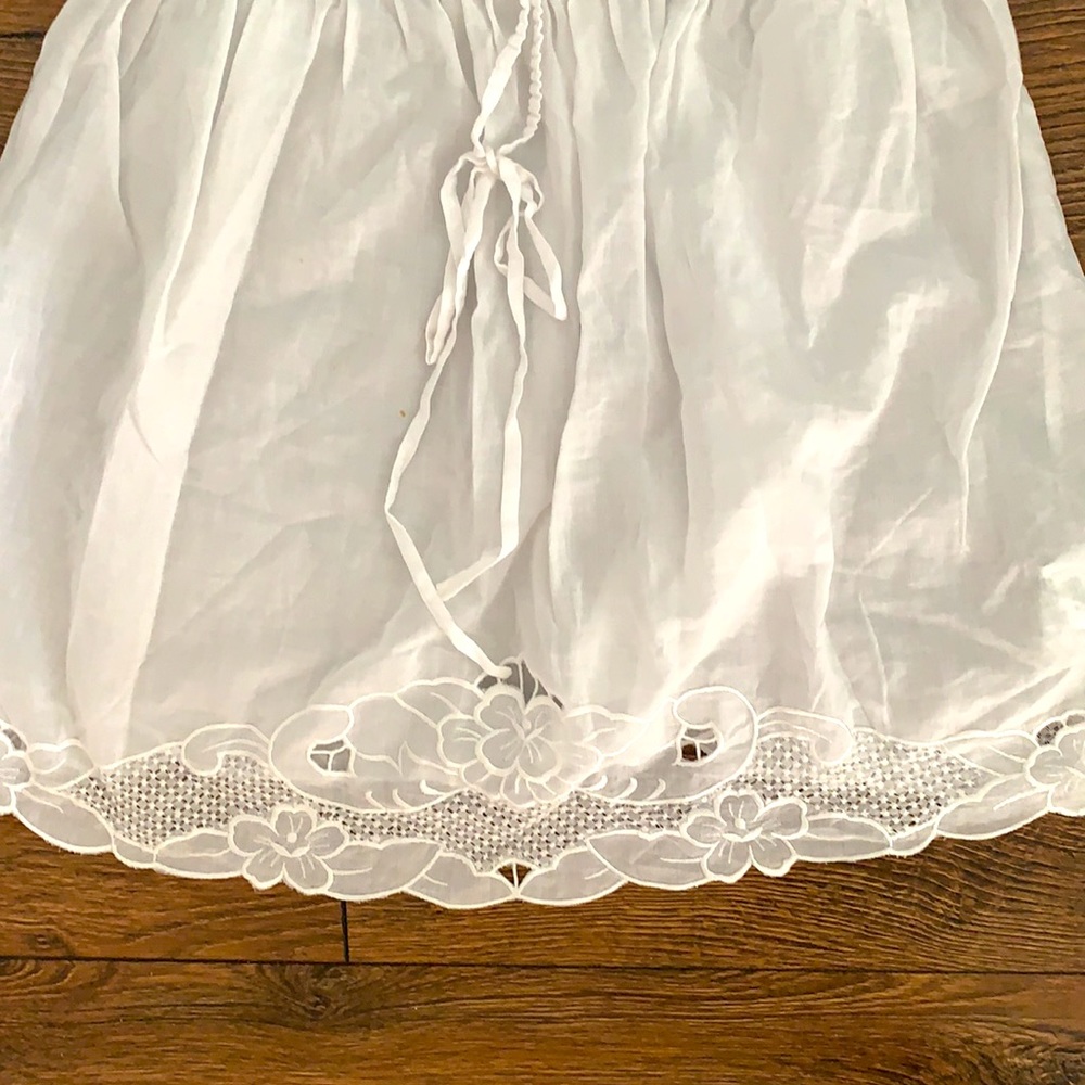 BEBE White Eyelet Embroidered V neck Cotton Voile Drawstring Top S - Picture 5 of 6